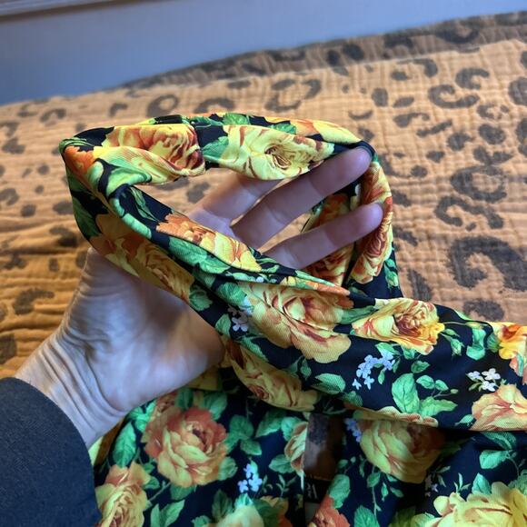 Zara Twist Neck Cut Out Bodysuit Yellow Roses Halter Top Small Black Festival - Picture 4 of 7